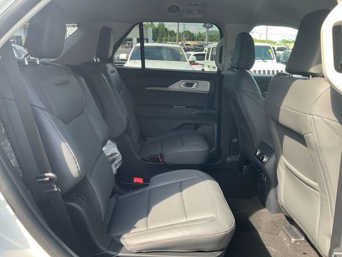 New 2026 Ford Explorer Active RWD image 13