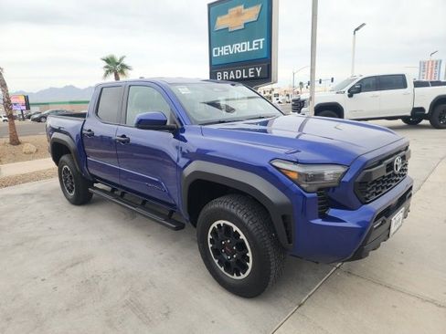 Used 2025 Toyota Tacoma TRD Off-Road image 2