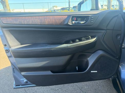 Used 2017 Subaru Outback 2.5i Limited image 12