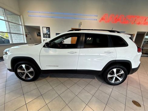 Used 2022 Jeep Cherokee Limited AWD/4WD image 10