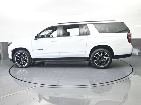 Used 2024 Chevrolet Suburban RST RWD image 3