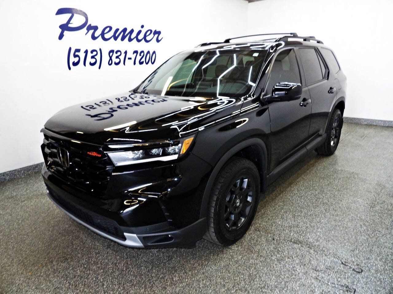 Used 2025 Honda Pilot TrailSport image 1