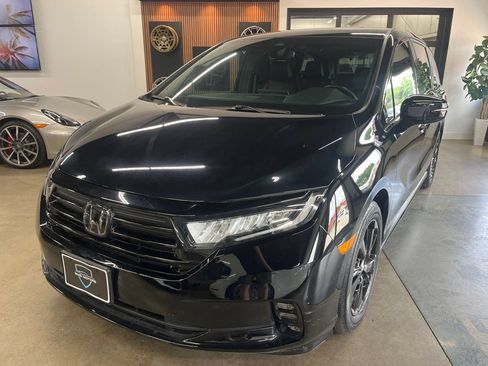 Used 2023 Honda Odyssey Sport image 2