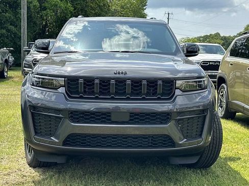 New 2026 Jeep Grand Cherokee Altitude AWD/4WD image 3