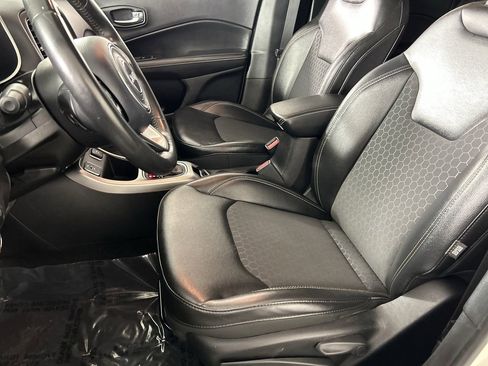 Used 2018 Jeep Compass Latitude image 21