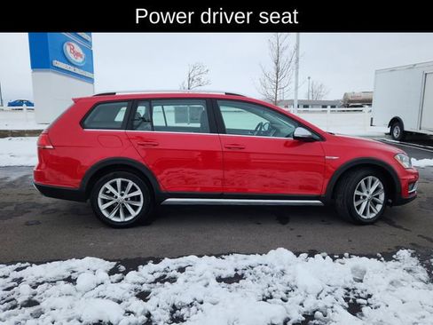 Used 2017 Volkswagen Golf Alltrack S image 9