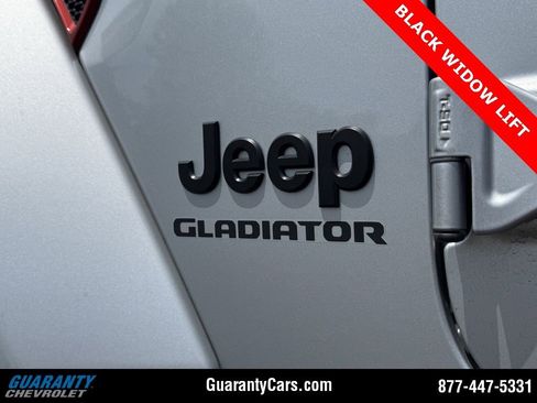 Used 2022 Jeep Gladiator Sport image 32