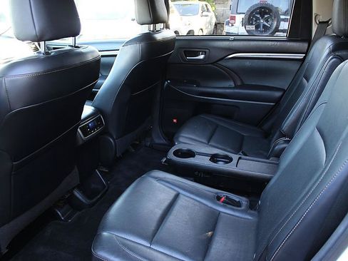 Used 2015 Toyota Highlander Limited AWD/4WD image 9