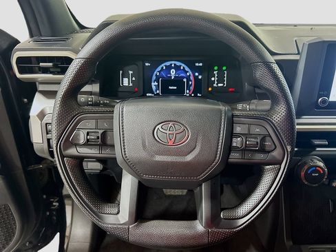 Used 2025 Toyota Tacoma 4x4 Double Cab image 9