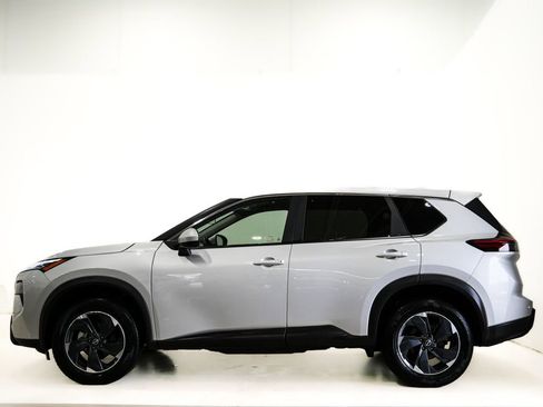 Used 2025 Nissan Rogue SV image 5