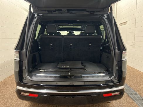 Used 2025 Jeep Grand Wagoneer Series III AWD/4WD image 17