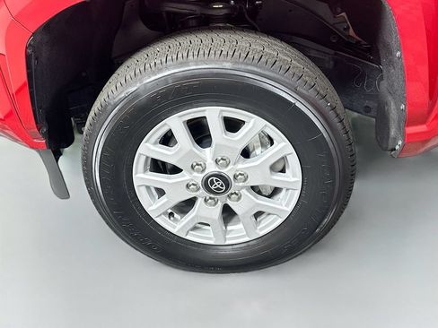 Certified 2026 Toyota Tacoma SR5 AWD/4WD image 30