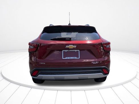 Used 2024 Chevrolet Trax LT FWD image 4