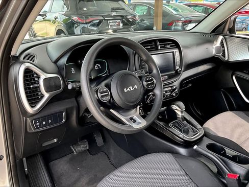 Used 2024 Kia Soul LX w/ Option Group 015 FWD image 17
