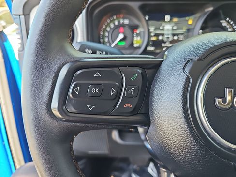 Used 2024 Jeep Wrangler Unlimited w/ Convenience Group AWD/4WD image 16