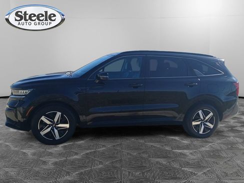 Used 2021 Kia Sorento S w/ Panoramic Sunroof Package image 2