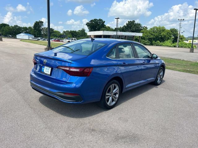 Used 2024 Volkswagen Jetta SE FWD image 4