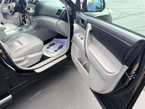 Used 2012 Toyota Highlander SE w/ Tow Pkg AWD/4WD image 15