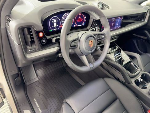 Used 2026 Porsche Cayenne E-Hybrid image 4