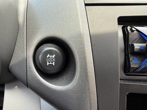 Used 2012 Toyota RAV4 4WD image 90