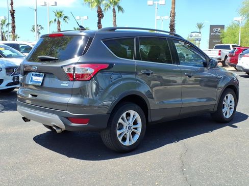 Used 2018 Ford Escape SE w/ SE Sync 3 Package FWD image 5