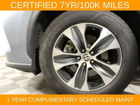 Used 2022 Toyota Highlander XLE FWD image 27