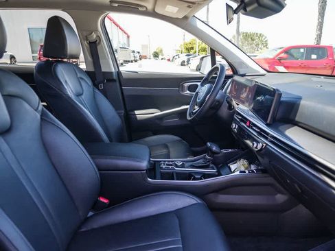 Used 2025 Kia Sorento EX w/ Panoramic Sunroof Package FWD image 17