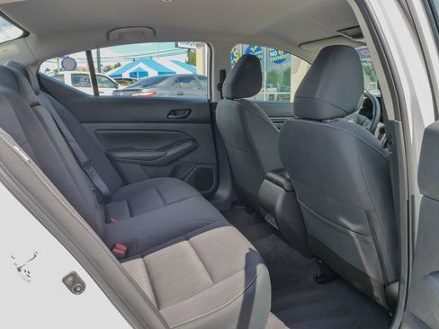 Used 2025 Nissan Altima 2.5 SV FWD image 13