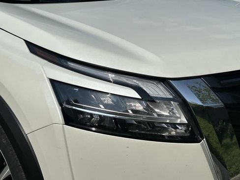 Used 2024 Nissan Pathfinder Platinum w/ Cargo Package FWD image 4
