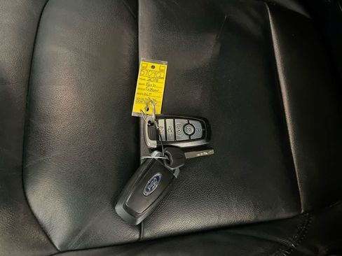 Used 2018 Ford Explorer XLT w/ Equipment Group 202A AWD/4WD image 28