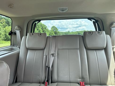 Used 2011 Ford Expedition Limited image 27