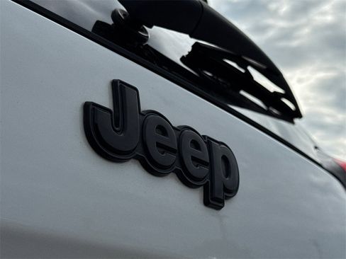 Used 2017 Jeep Cherokee High Altitude image 9