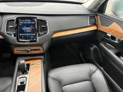 Certified 2025 Volvo XC90 B6 Plus image 19