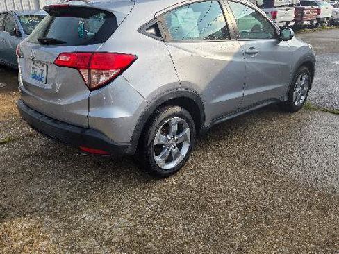 Used 2018 Honda HR-V LX image 3