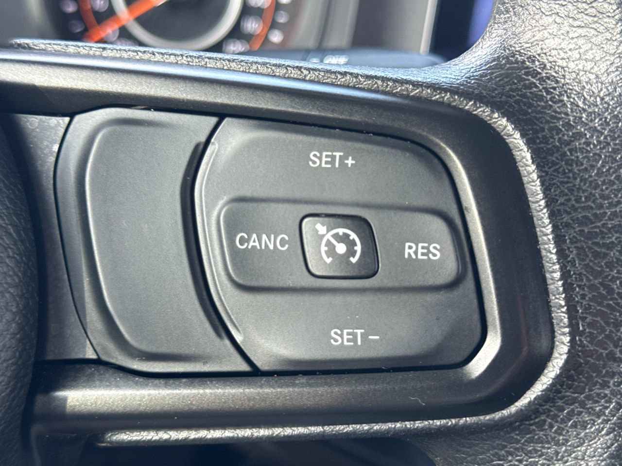 Certified 2025 Jeep Gladiator Sport AWD/4WD image 25