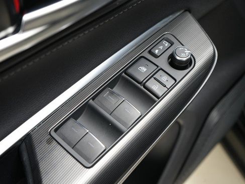 Used 2021 Toyota Venza XLE image 35