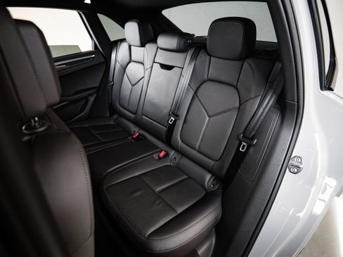 Certified 2020 Porsche Macan AWD/4WD image 24