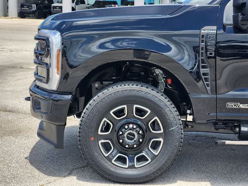 New 2026 Ford F250 Platinum w/ FX4 Off-Road Package AWD/4WD image 6
