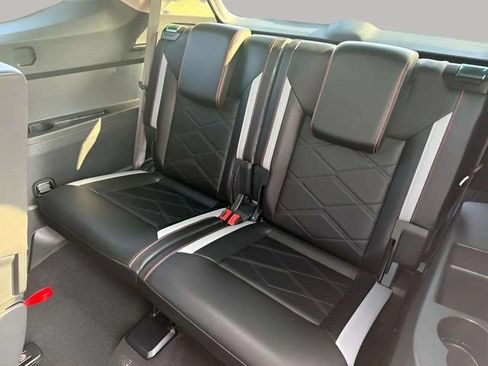 Certified 2025 Volkswagen Atlas Peak Edition SE AWD/4WD image 7