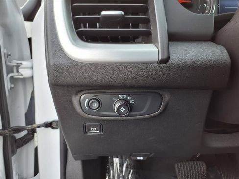 Used 2024 GMC Terrain SLE image 13