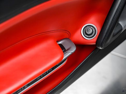 Used 2018 Ferrari GTC4Lusso AWD/4WD image 99