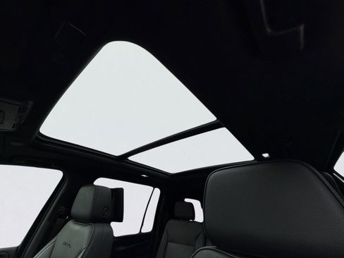 Used 2024 GMC Yukon XL Denali w/ Advanced Technology Package image 5