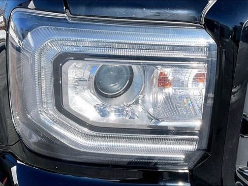 Used 2018 GMC Sierra 1500 SLT w/ Black Pack image 29