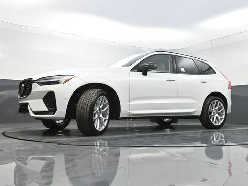 Used 2025 Volvo XC60 B5 Ultra w/ Protection Package Premier image 25