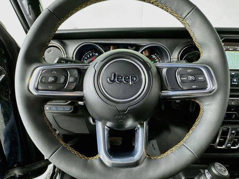 Used 2023 Jeep Wrangler Unlimited Sahara AWD/4WD image 41