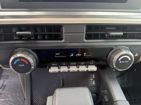 Used 2024 Toyota Tacoma SR5 AWD/4WD image 22