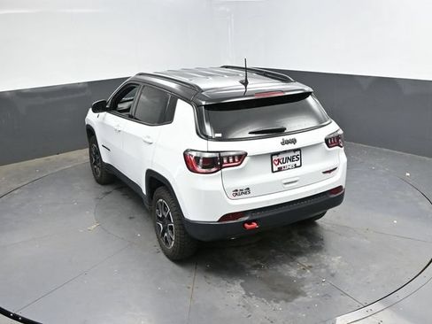 Used 2025 Jeep Compass Trailhawk AWD/4WD image 45