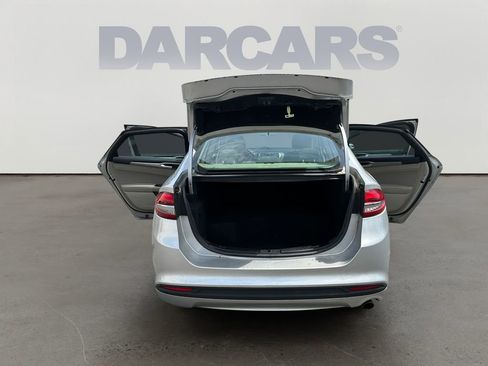 Used 2018 Ford Fusion SE FWD image 24
