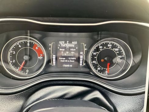Used 2019 Jeep Cherokee Latitude Plus w/ Comfort/Convenience Group AWD/4WD image 16