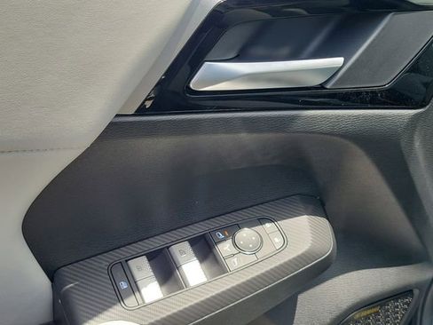 New 2025 Mitsubishi Outlander SE image 22